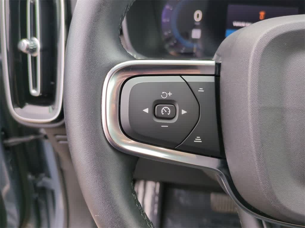 Thumbnail: 2023 Volvo XC40 - 15