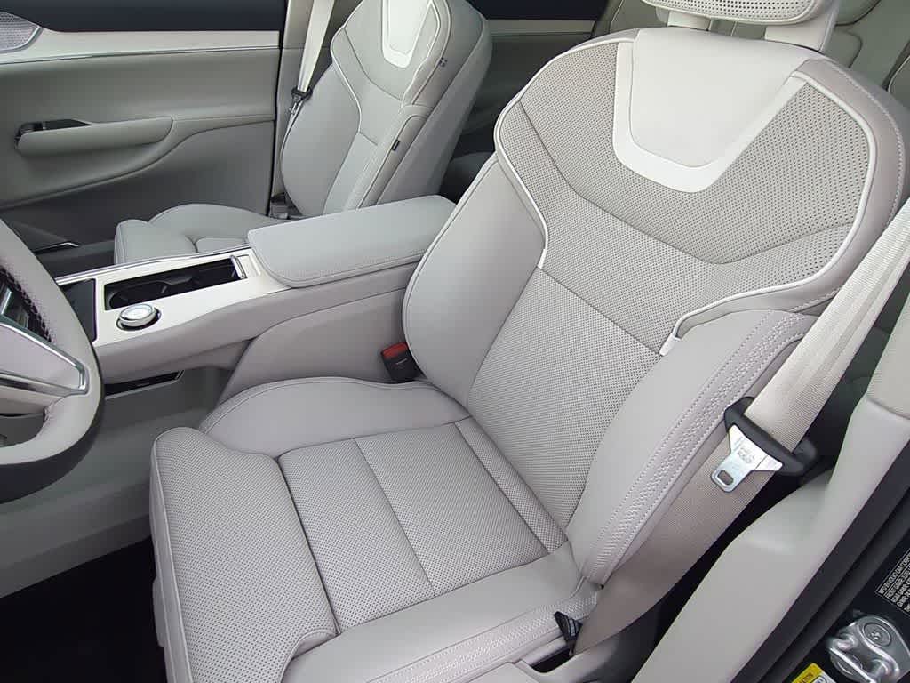 Thumbnail: 2025 Volvo EX90 - 15