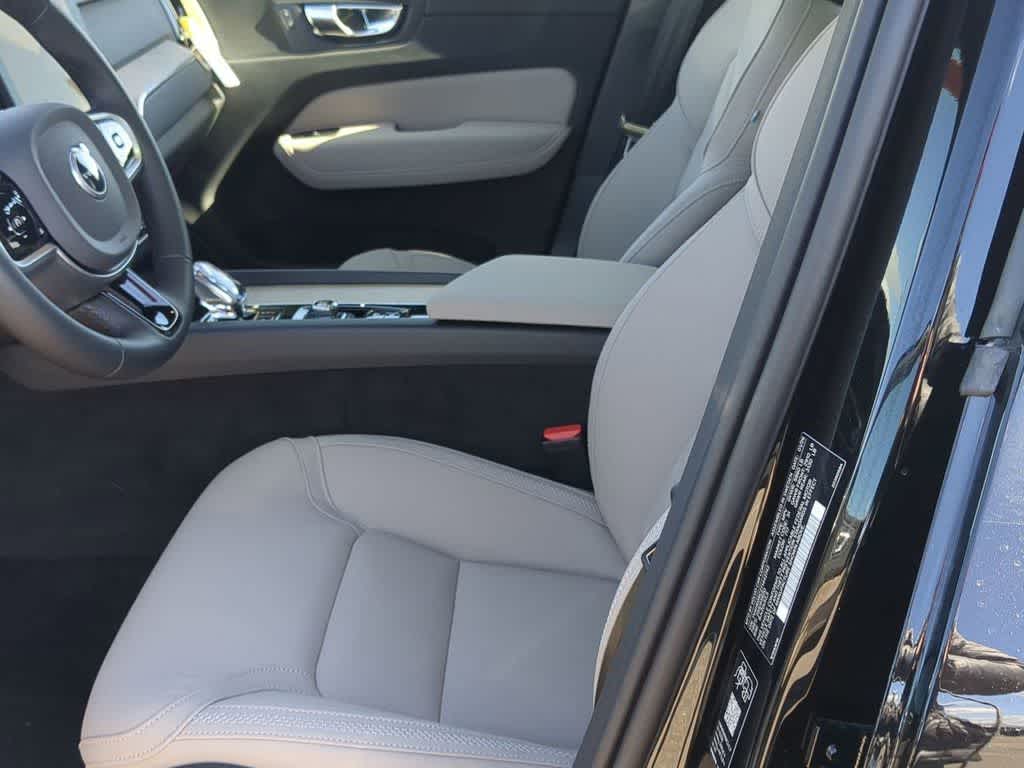 Thumbnail: 2026 Volvo XC60 - 15