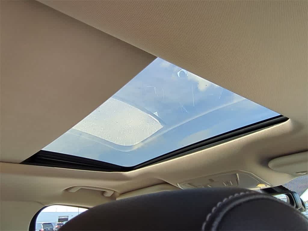 Thumbnail: 2016 Ford Escape - 21