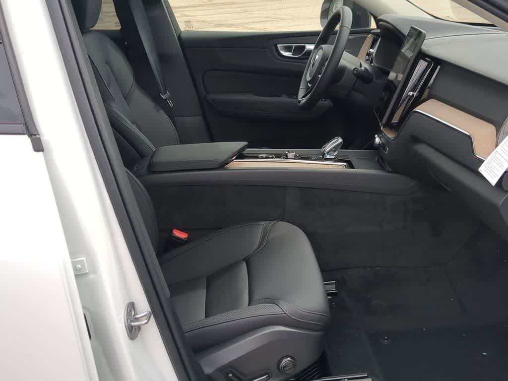 Thumbnail: 2026 Volvo XC60 - 20