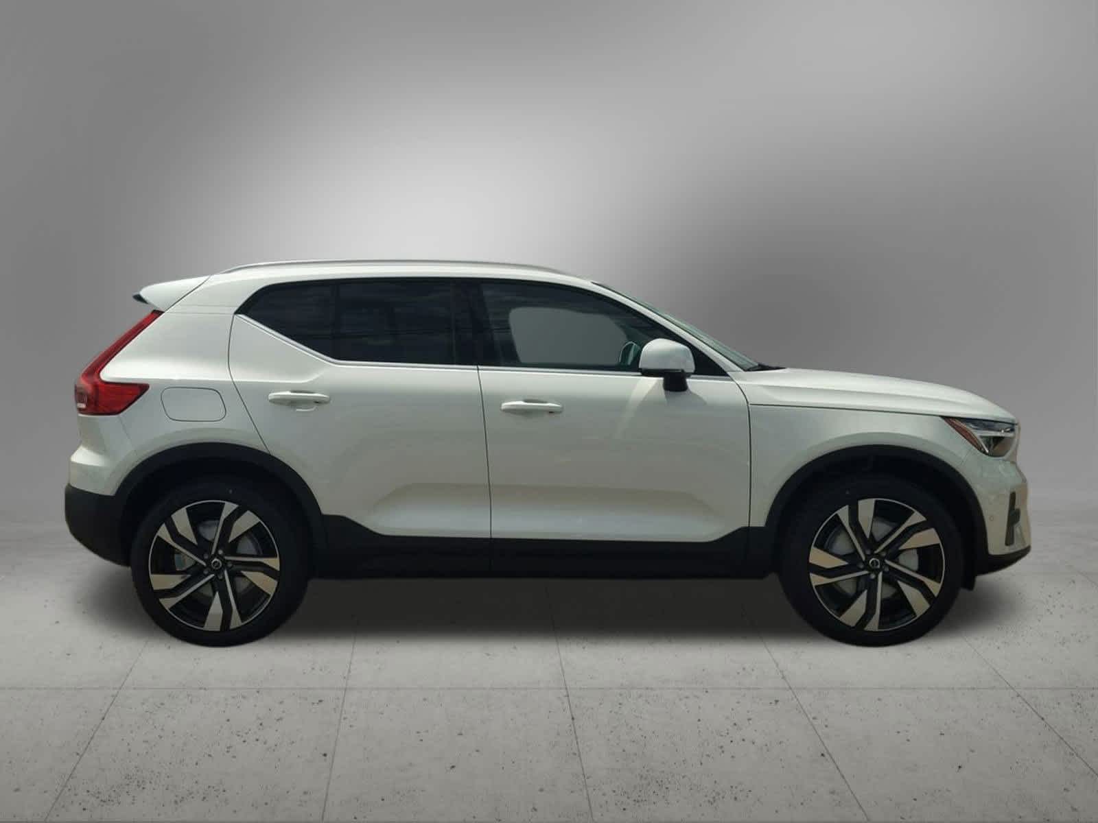 Thumbnail: 2025 Volvo XC40 - 7