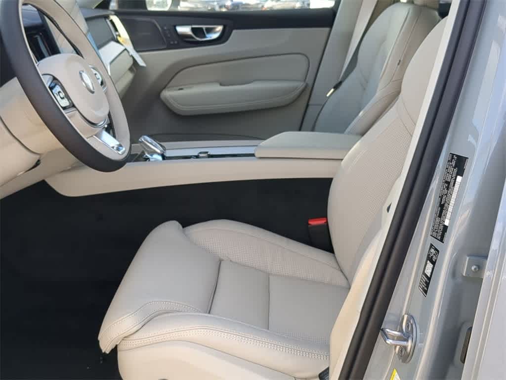 Thumbnail: 2026 Volvo XC60 - 15