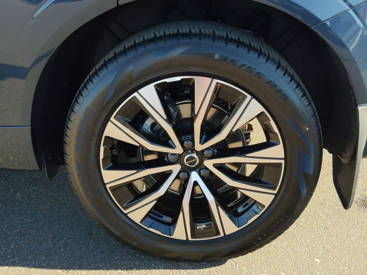 Thumbnail: 2025 Volvo XC60 - 12