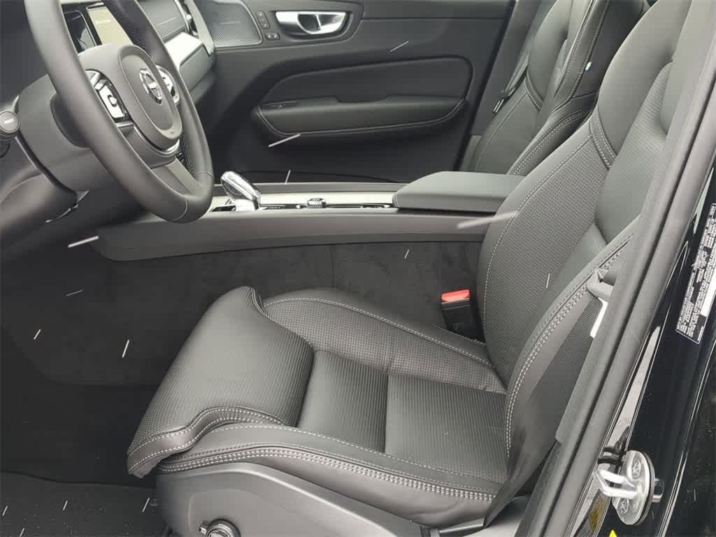 Thumbnail: 2025 Volvo XC60 - 16