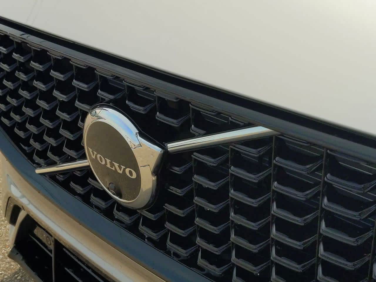 Thumbnail: 2025 Volvo XC60 - 10