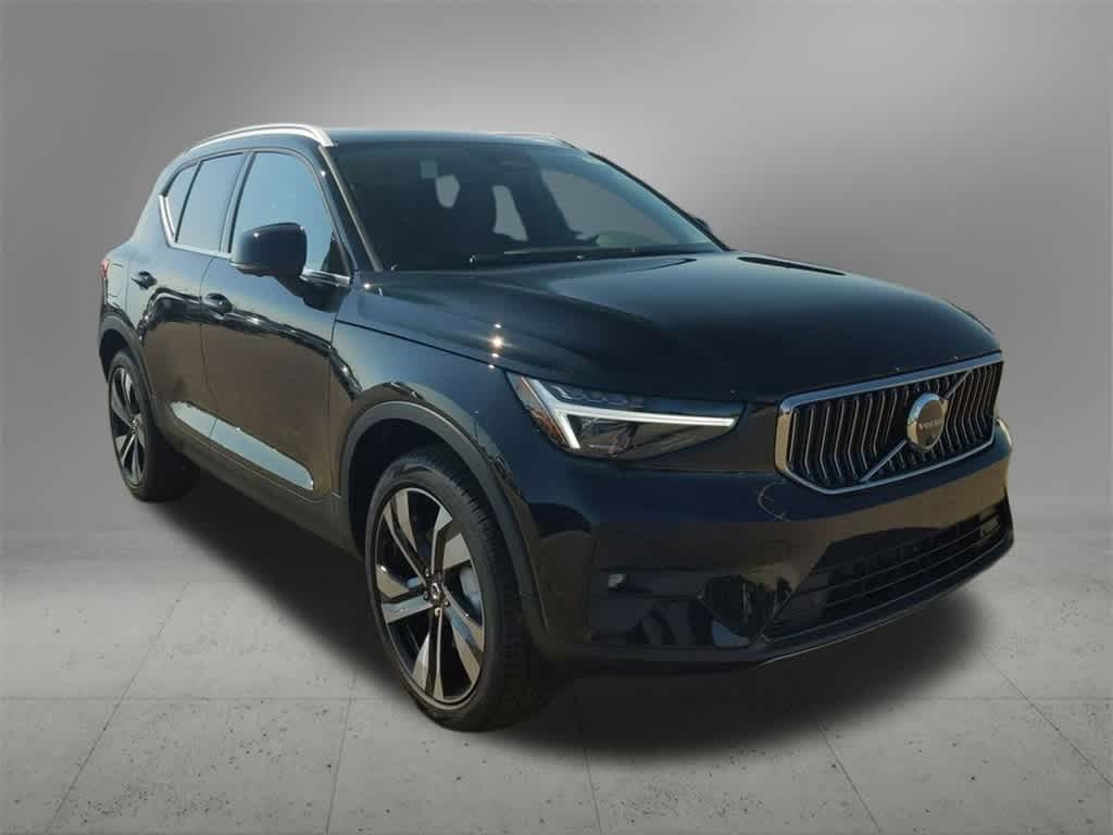 Thumbnail: 2025 Volvo XC40 - 8