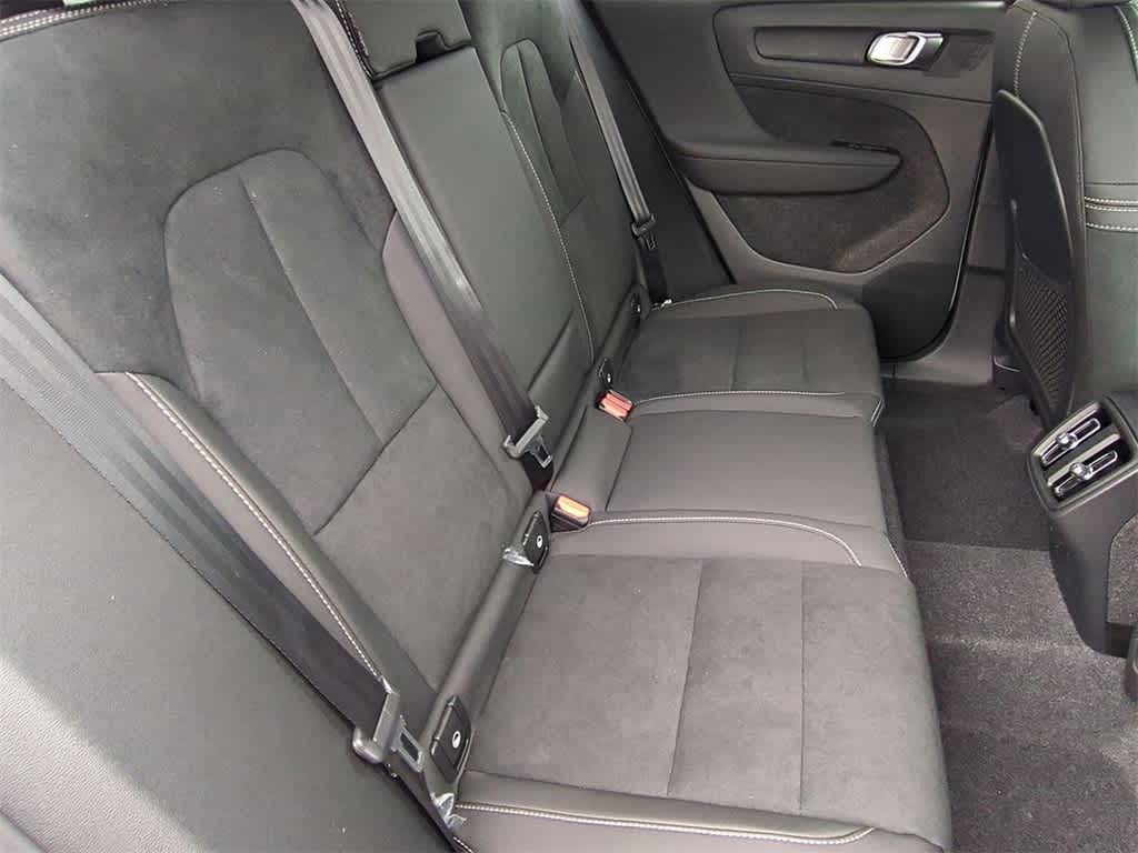 Thumbnail: 2026 Volvo XC40 - 20