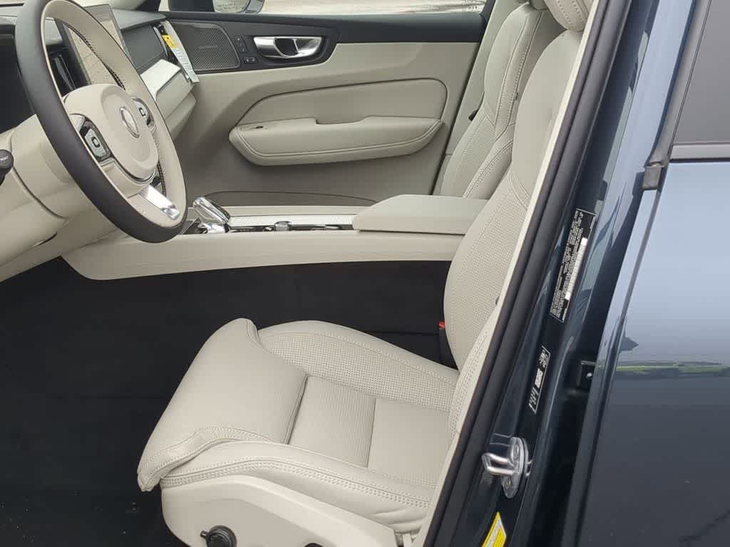 Thumbnail: 2026 Volvo XC60 - 15