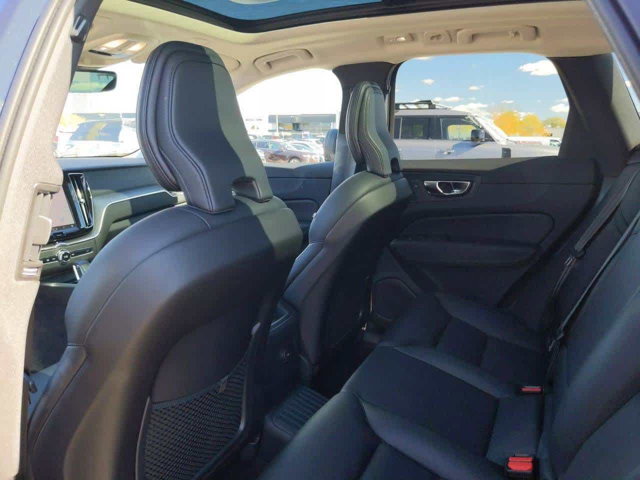 Thumbnail: 2025 Volvo XC60 - 15