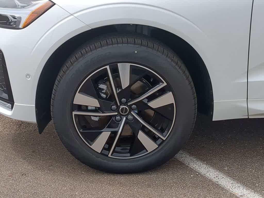 Thumbnail: 2026 Volvo XC60 - 13