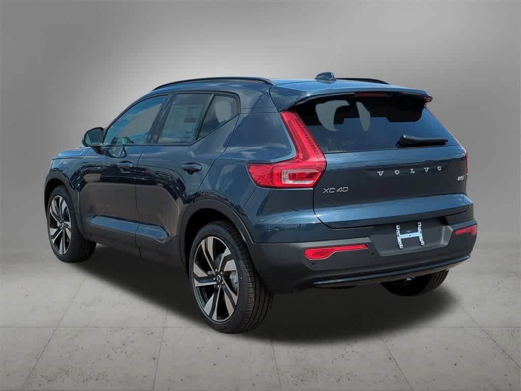 Thumbnail: 2026 Volvo XC40 - 4