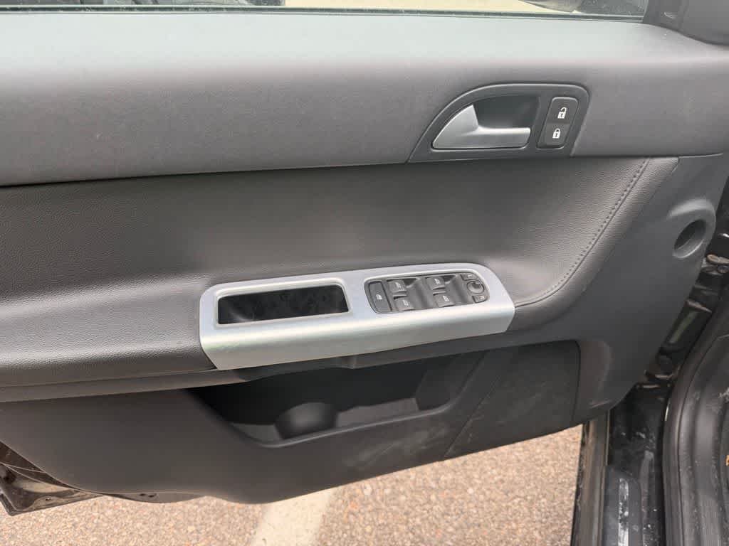 Thumbnail: 2011 Volvo S40 - 9