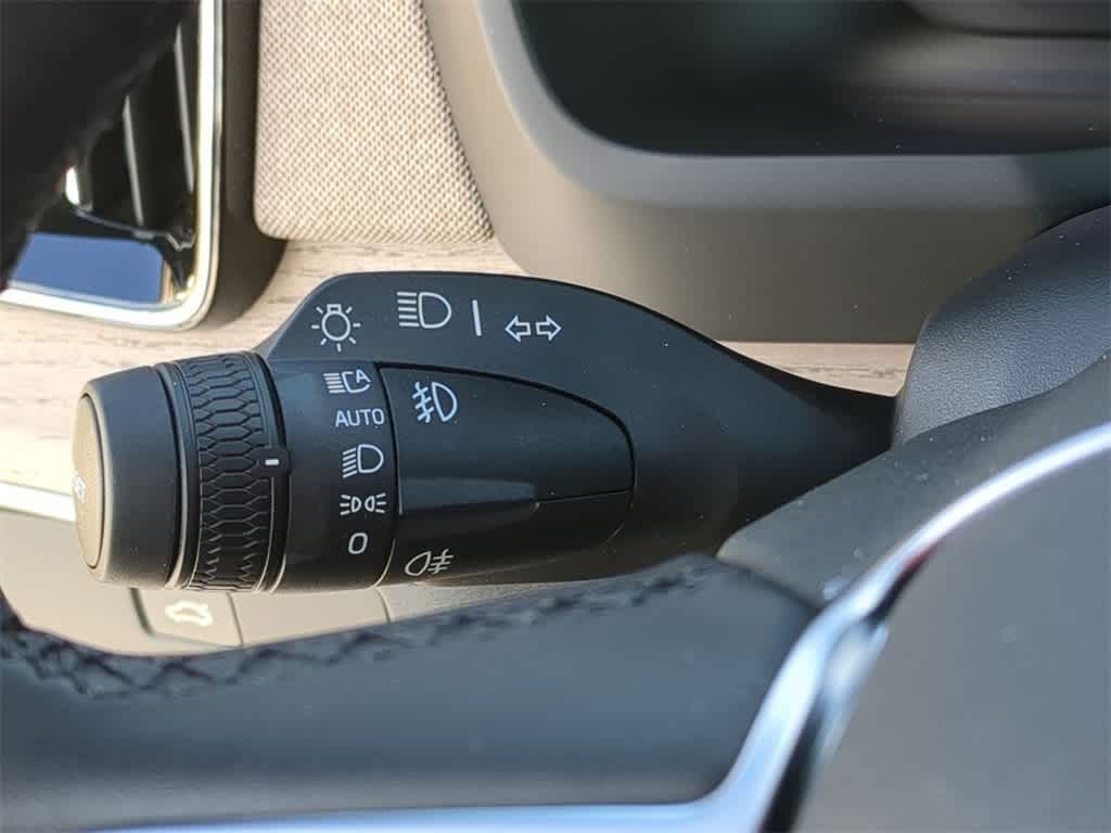 Thumbnail: 2026 Volvo XC90 - 25