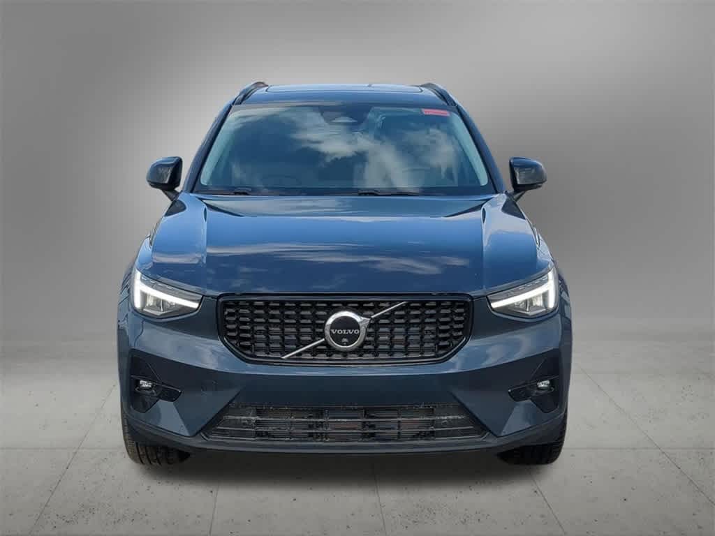 Thumbnail: 2026 Volvo XC40 - 9