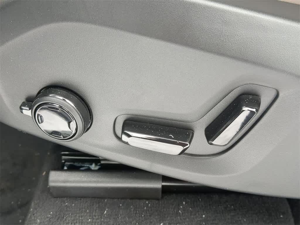 Thumbnail: 2026 Volvo XC90 - 16