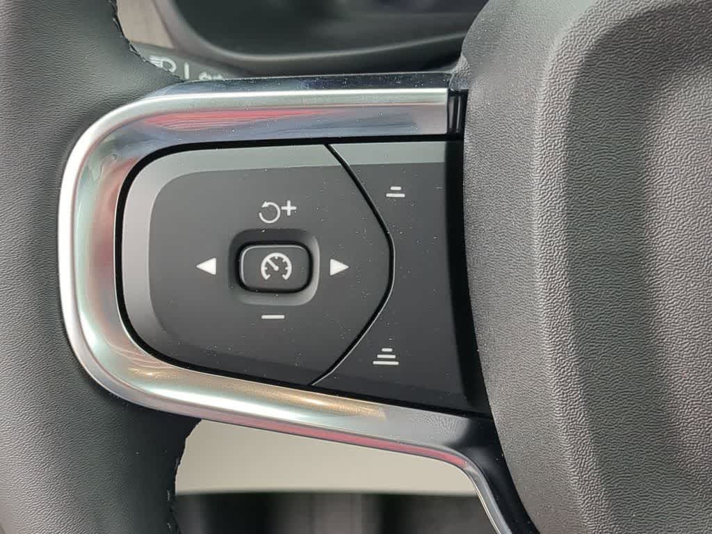 Thumbnail: 2026 Volvo XC40 - 22