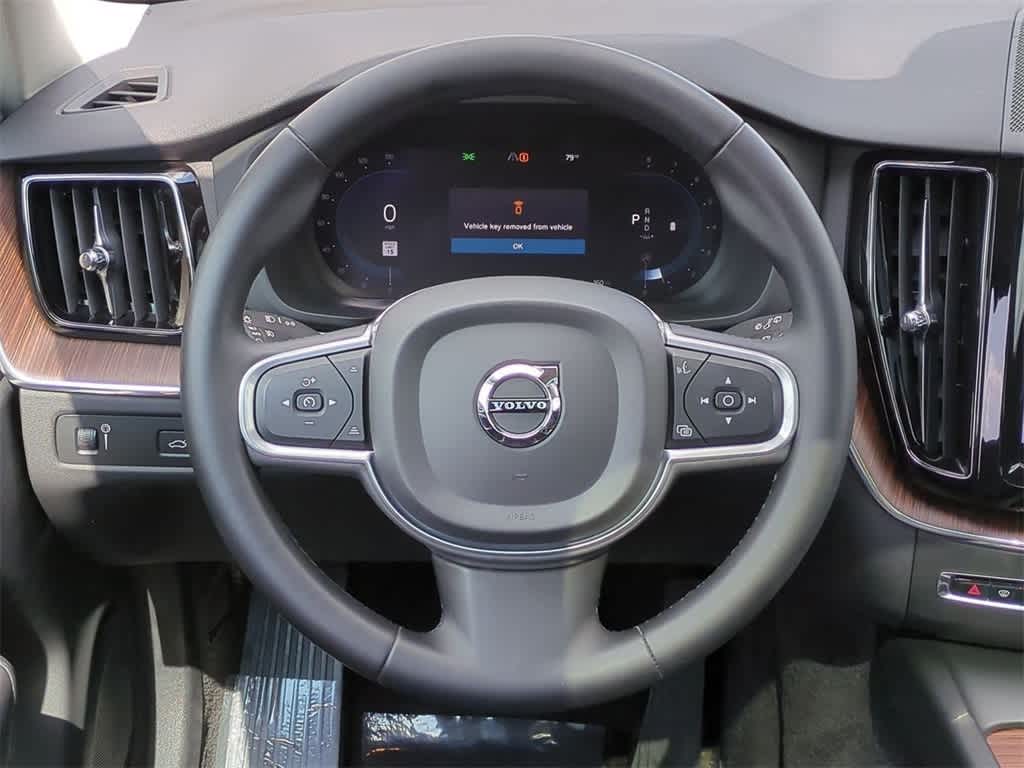 Thumbnail: 2022 Volvo XC60 - 23