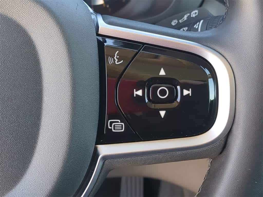 Thumbnail: 2025 Volvo XC60 - 23