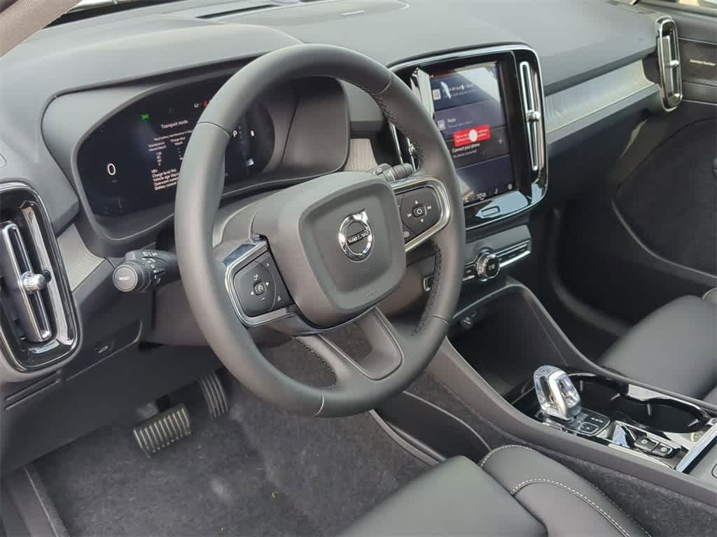 Thumbnail: 2025 Volvo XC40 - 2