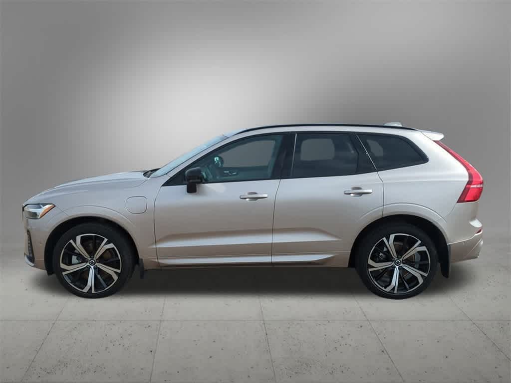 2025 Volvo XC60 T8 photo 3
