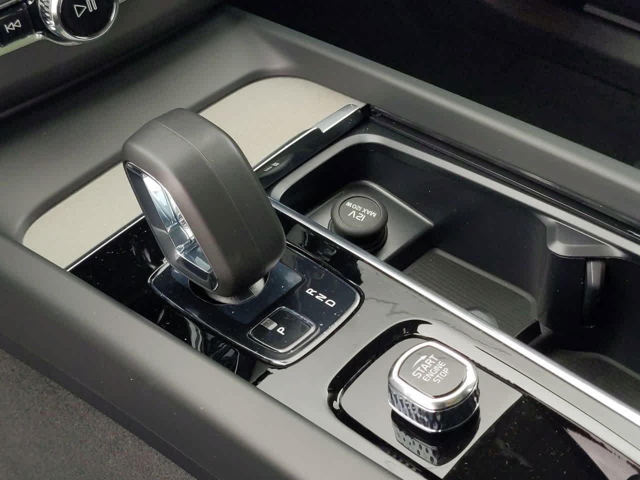 Thumbnail: 2025 Volvo XC60 - 24