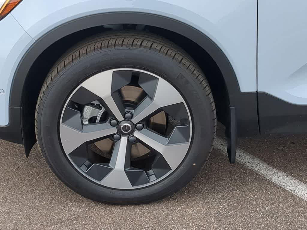 Thumbnail: 2026 Volvo XC40 - 13