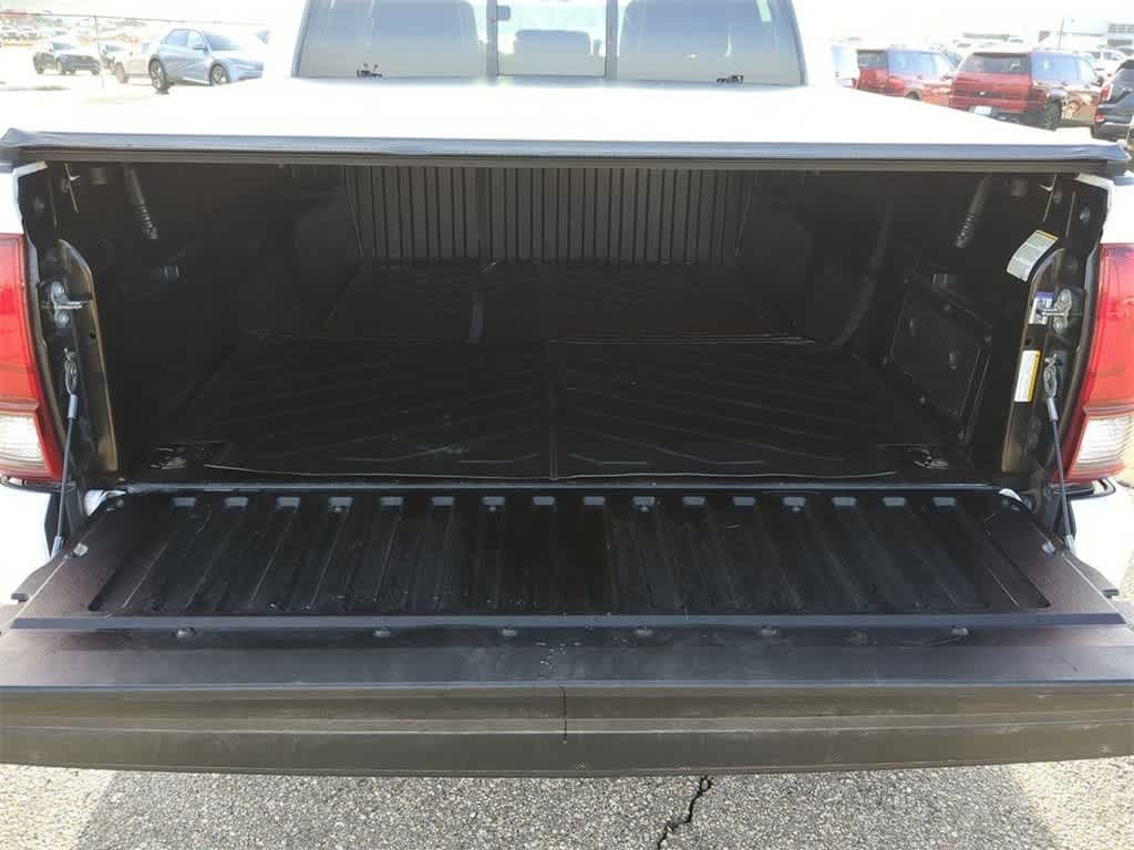 Thumbnail: 2019 Toyota Tacoma - 32