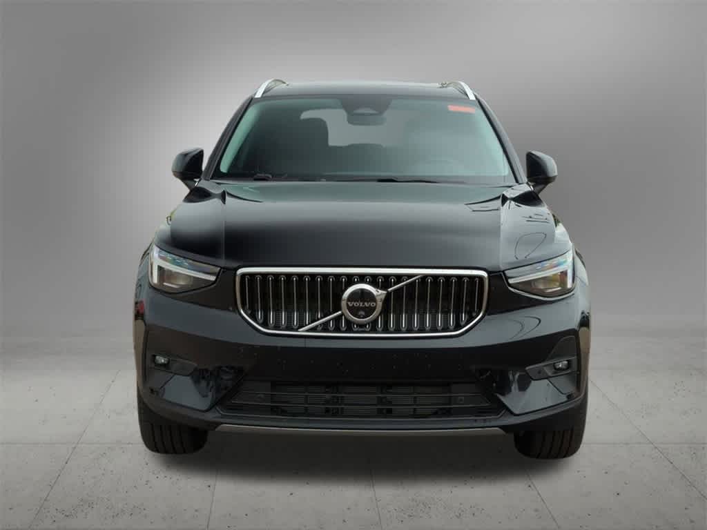 Thumbnail: 2025 Volvo XC40 - 9