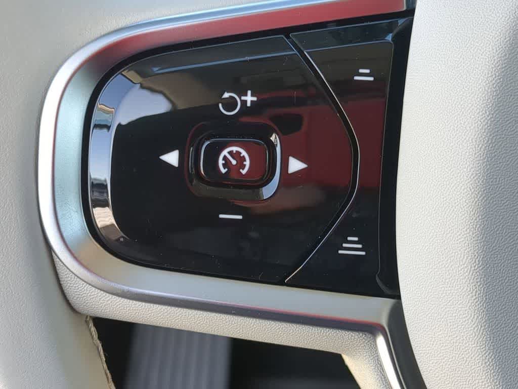 Thumbnail: 2025 Volvo XC60 - 22