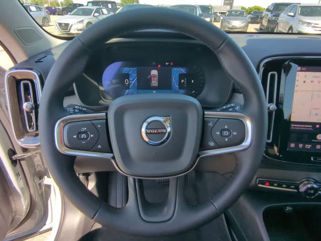 Thumbnail: 2026 Volvo XC40 - 21