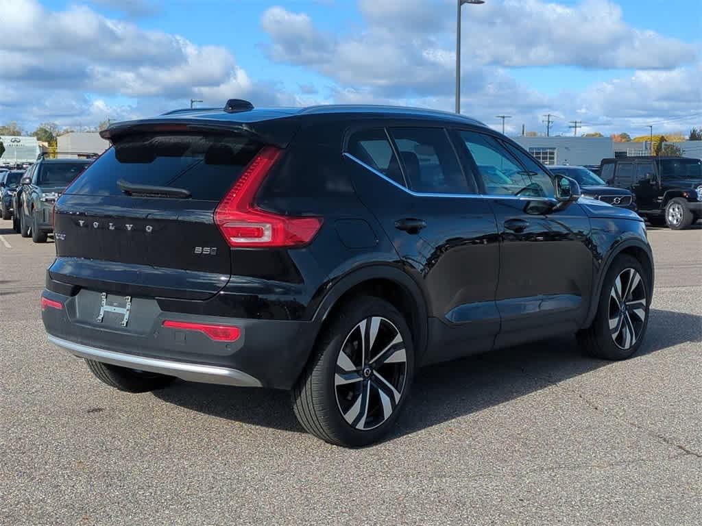 Thumbnail: 2023 Volvo XC40 - 6
