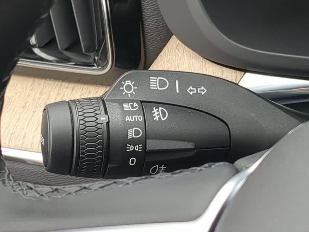 Thumbnail: 2026 Volvo XC60 - 25