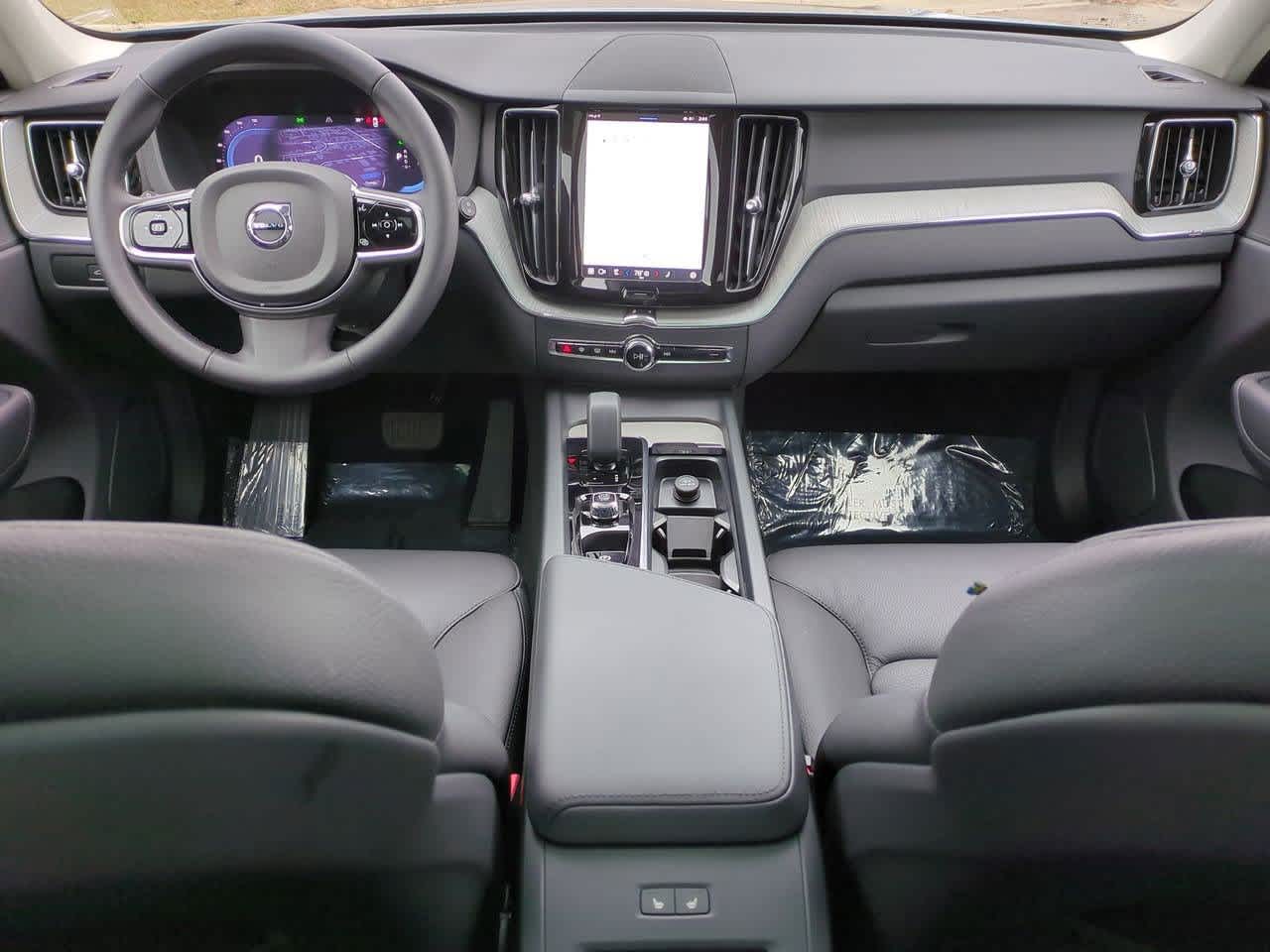 Thumbnail: 2025 Volvo XC60 - 14