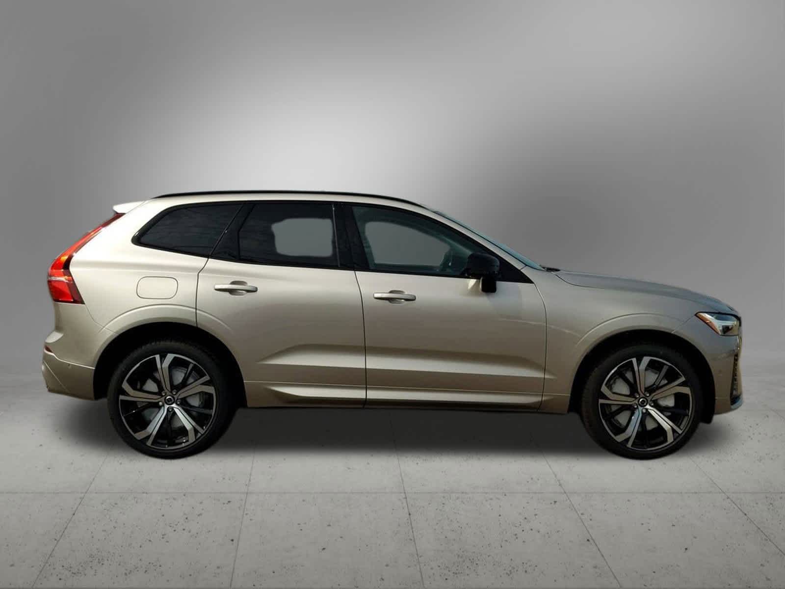 Thumbnail: 2025 Volvo XC60 - 7
