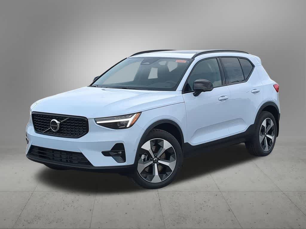 Thumbnail: 2026 Volvo XC40 - 1