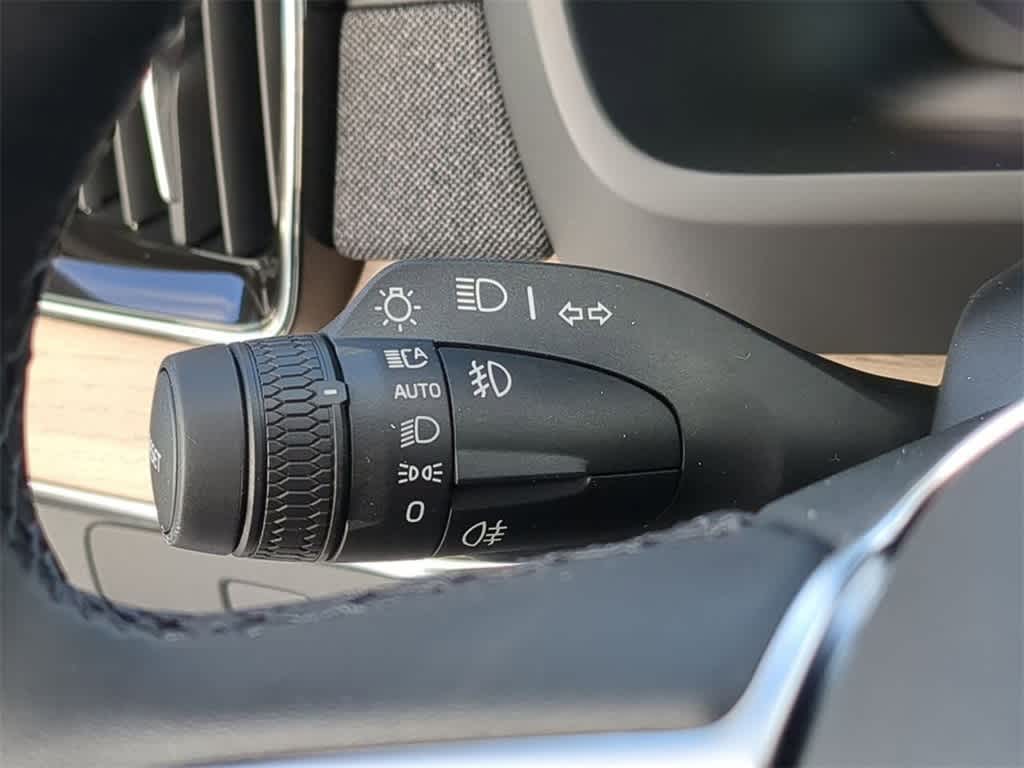 Thumbnail: 2026 Volvo XC90 - 25