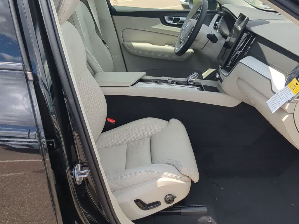 Thumbnail: 2026 Volvo XC60 - 20