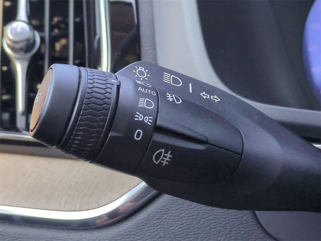 Thumbnail: 2026 Volvo XC60 - 27