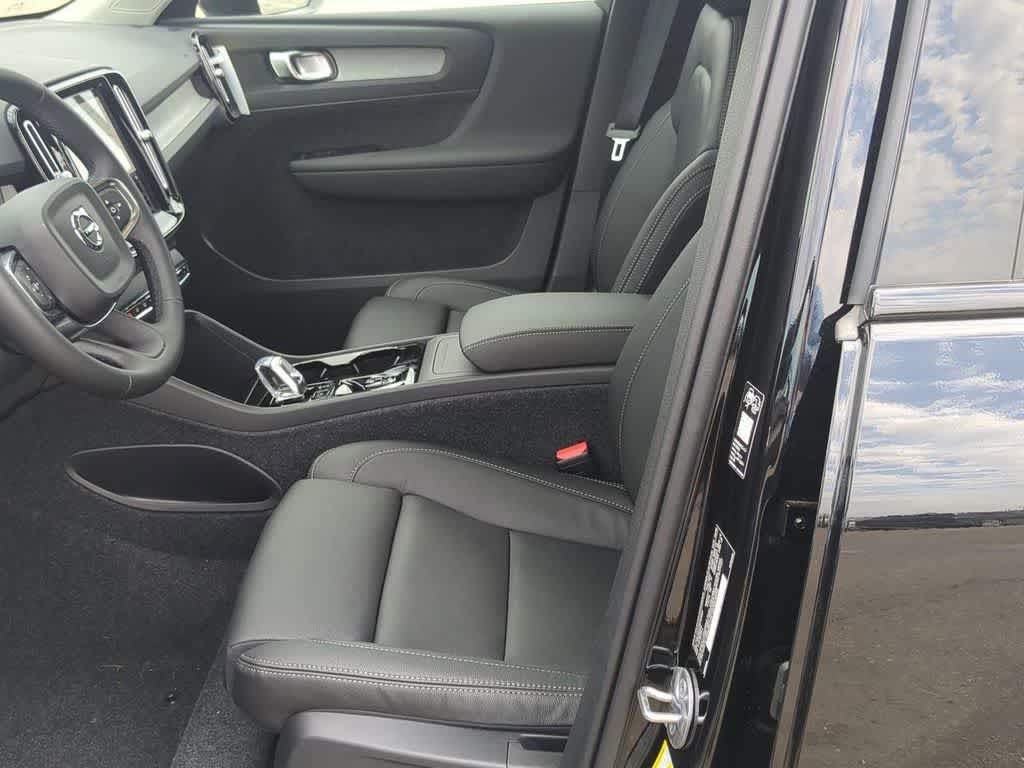 Thumbnail: 2026 Volvo XC40 - 15