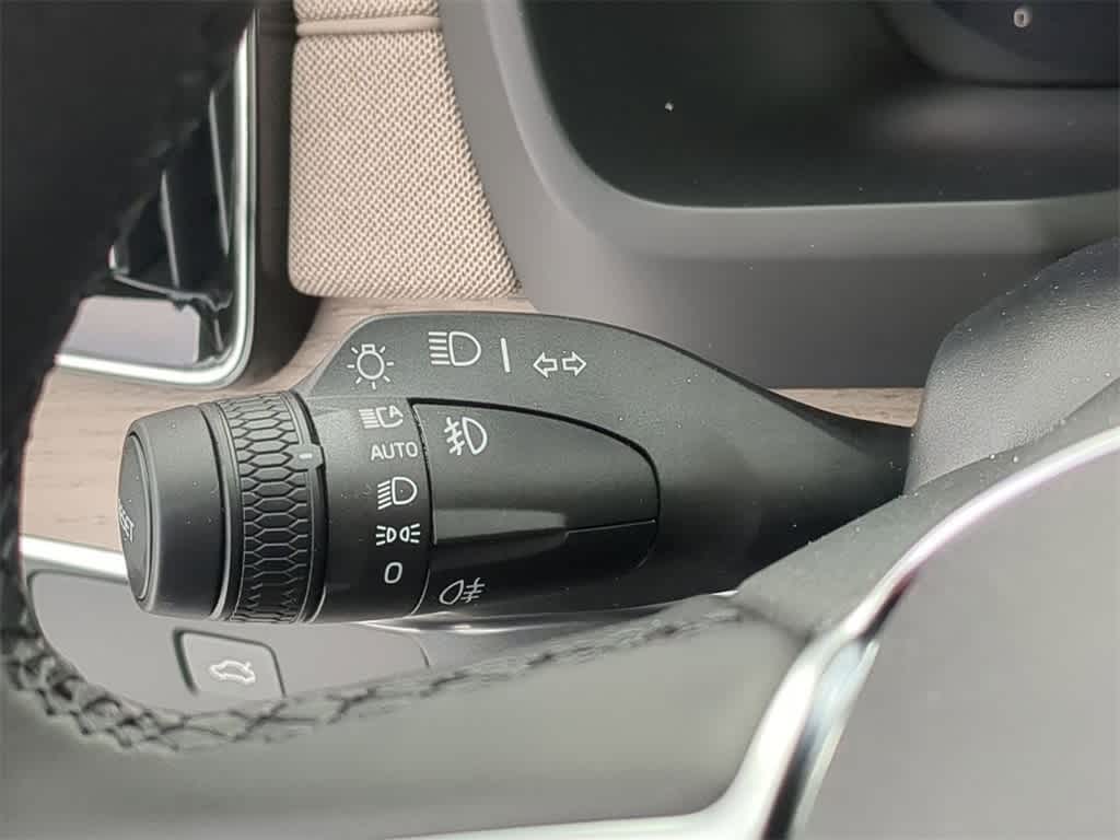 Thumbnail: 2026 Volvo XC90 - 25