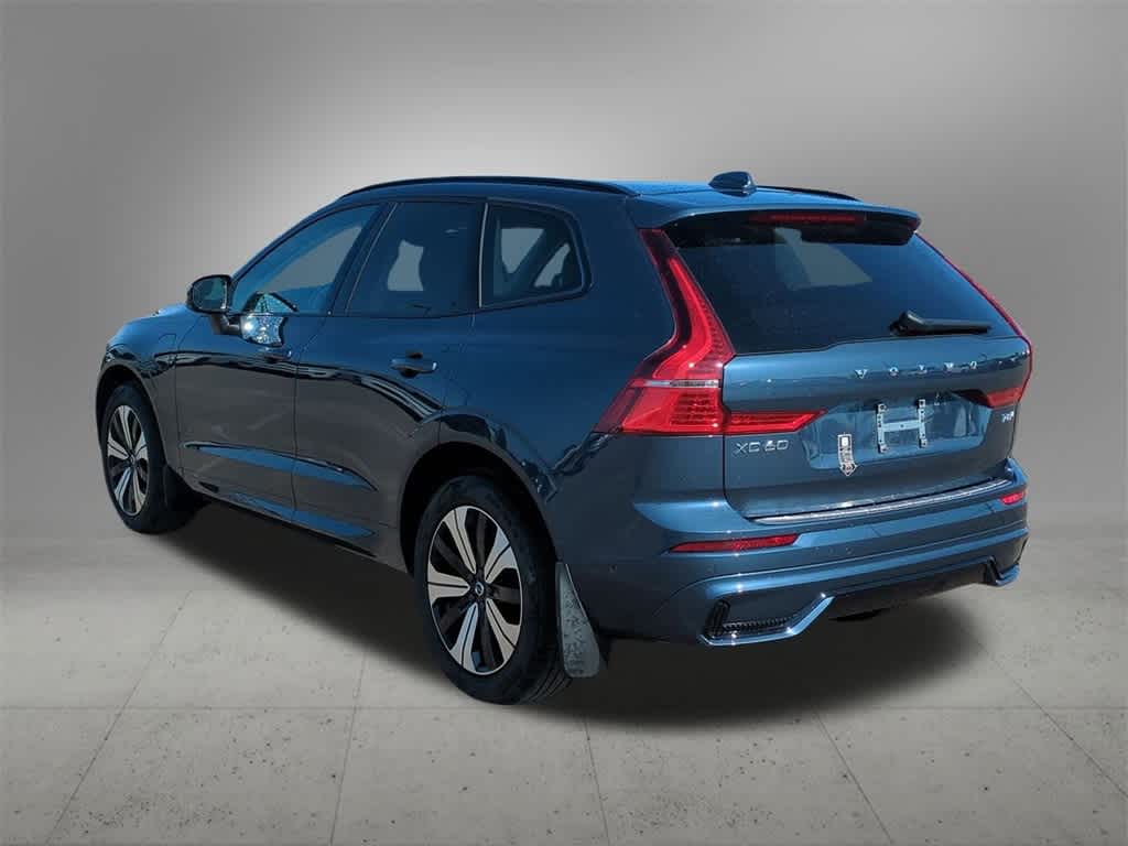 2025 Volvo XC60 Plus T8 photo 2