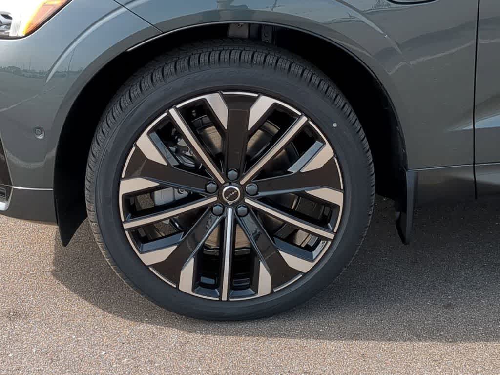 Thumbnail: 2026 Volvo XC60 - 13