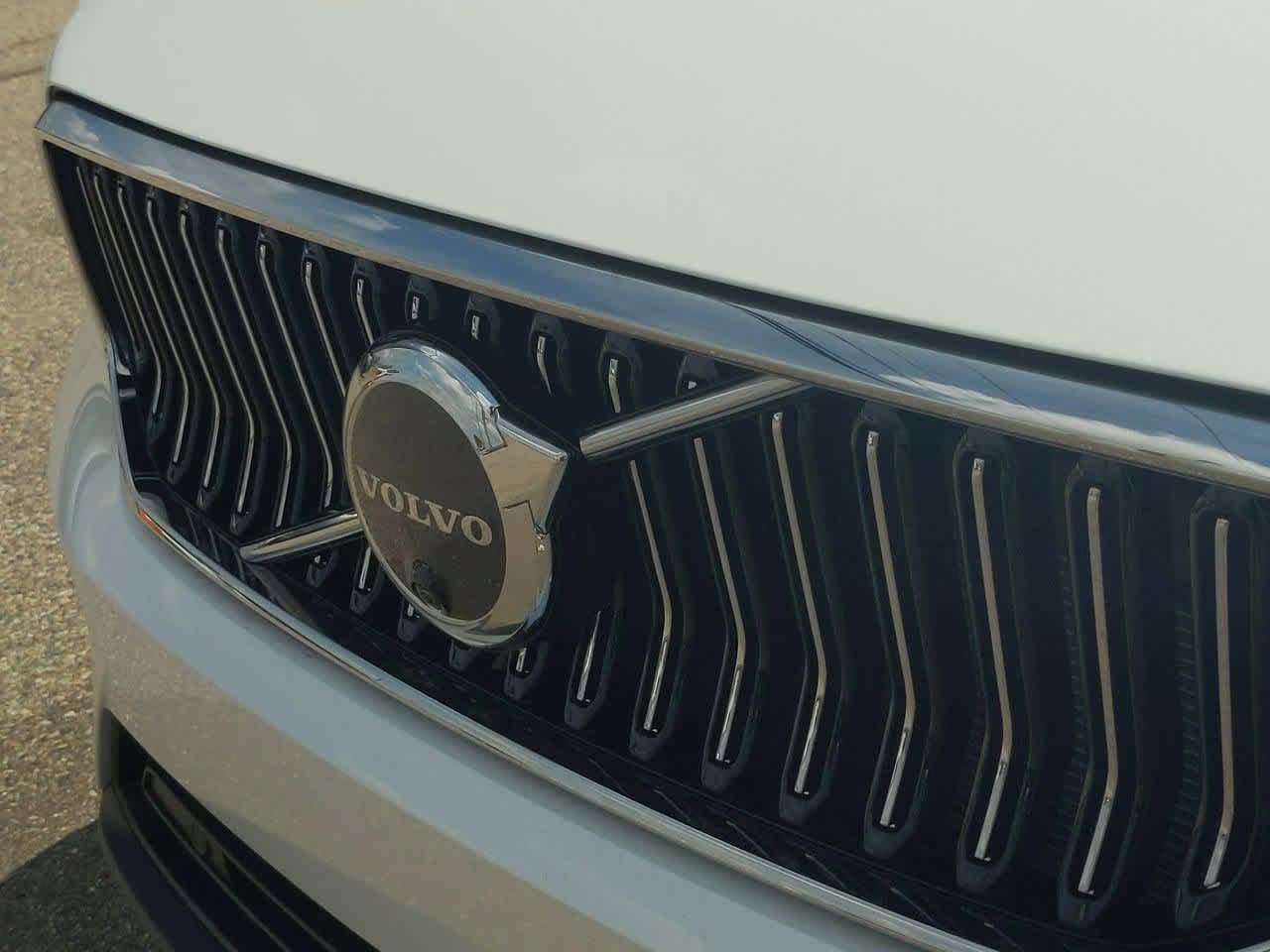Thumbnail: 2025 Volvo XC40 - 10