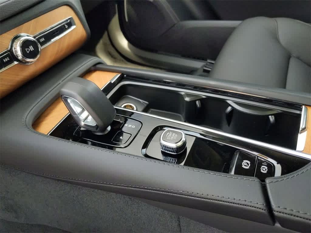 Thumbnail: 2025 Volvo XC90 - 24