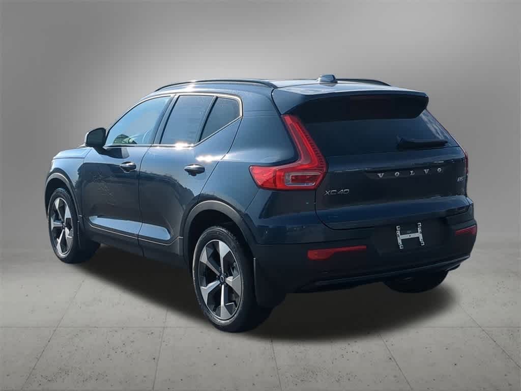 Thumbnail: 2026 Volvo XC40 - 4
