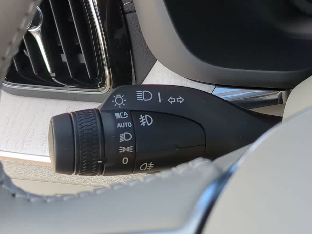 Thumbnail: 2026 Volvo XC60 - 25