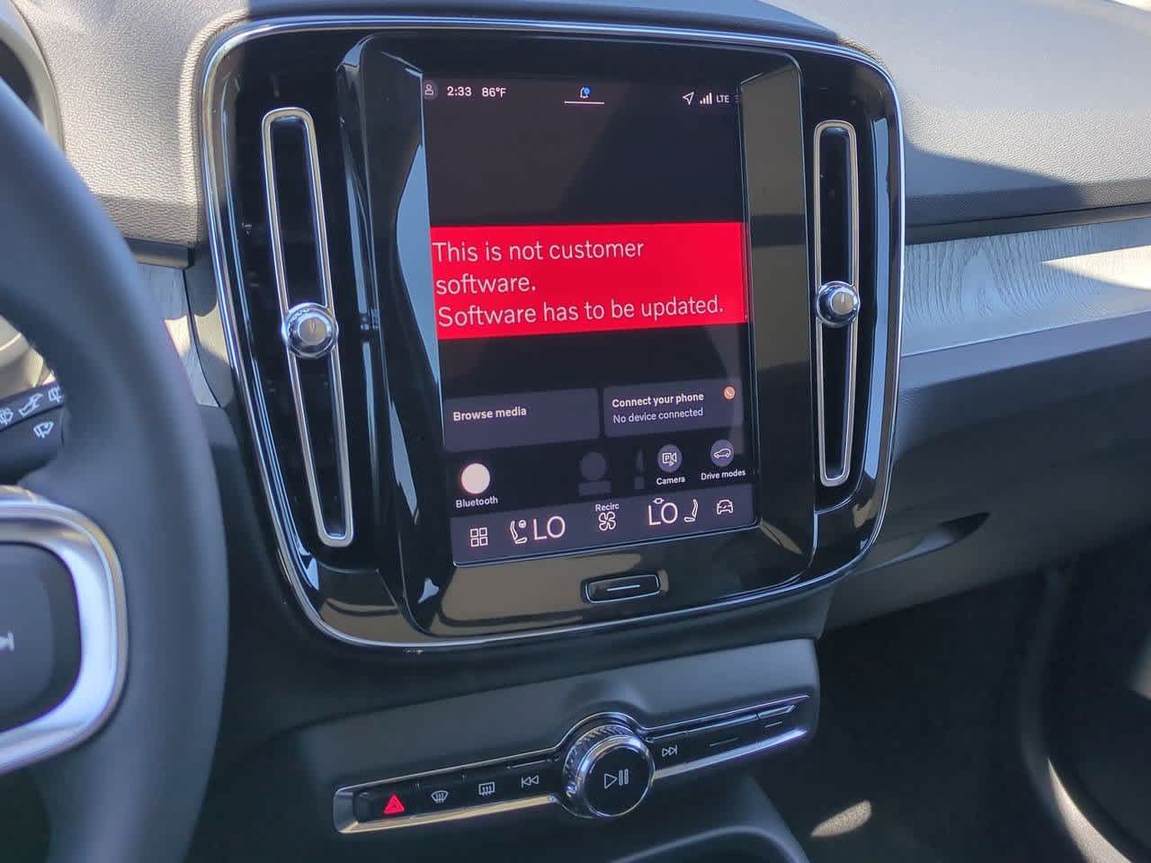 Thumbnail: 2026 Volvo XC40 - 28