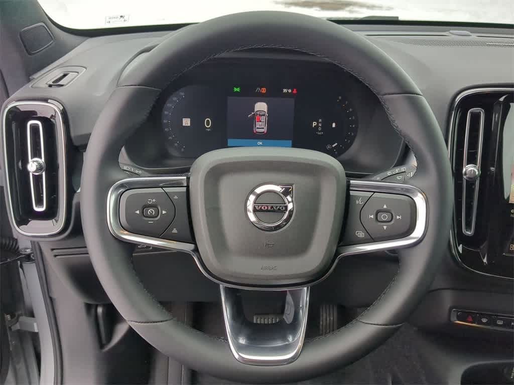 Thumbnail: 2026 Volvo XC40 - 22