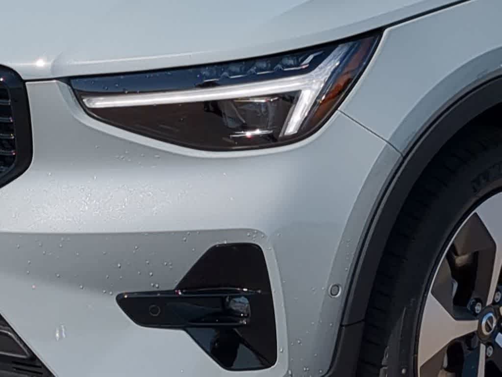 Thumbnail: 2026 Volvo XC40 - 10